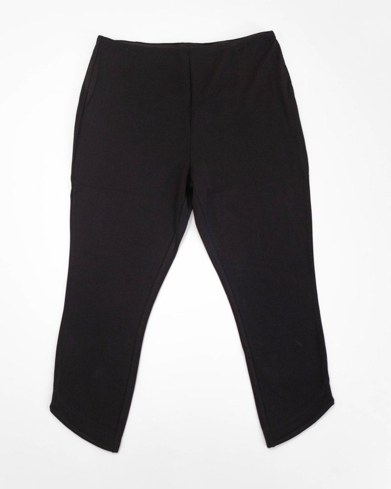 Back of a model wearing a size 1X Jasmyne Crop Legging in Black by Lysse. | dia_product_style_image_id:304029